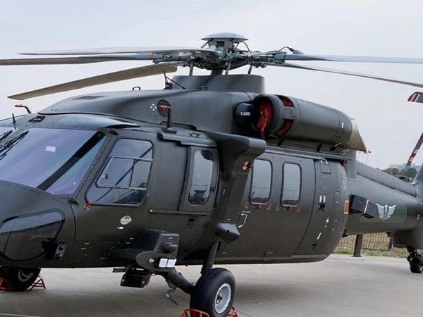 军用武装直升机停机坪停放、维修